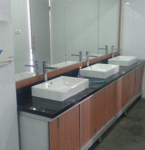 Jasa Aplikator Cubicle Toilet Surabaya