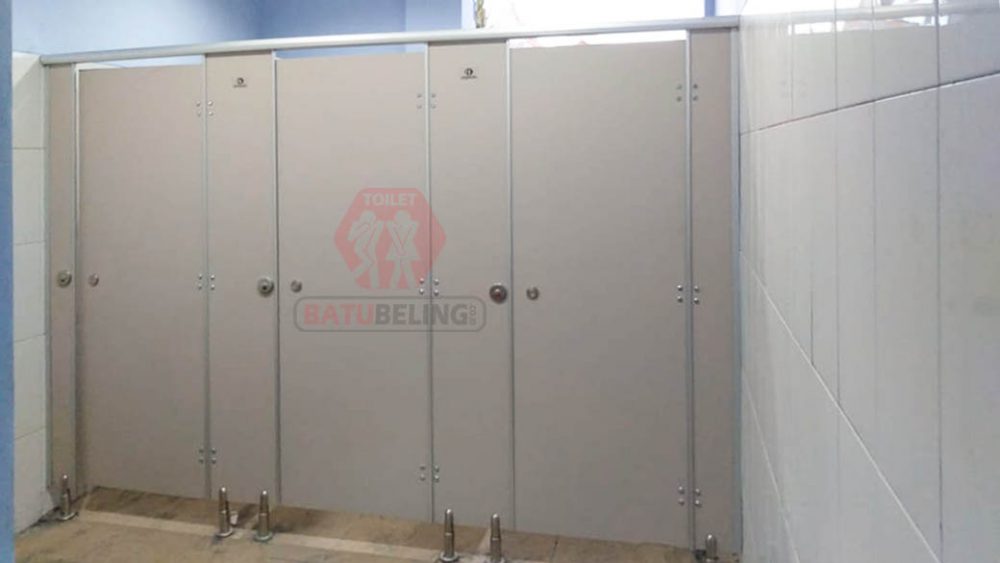 cubicle toilet dungkek
