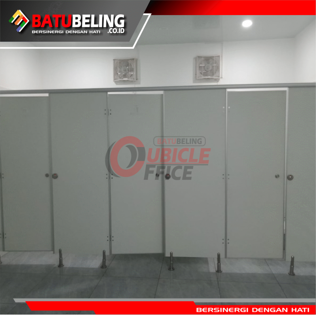 cubicle toilet putih