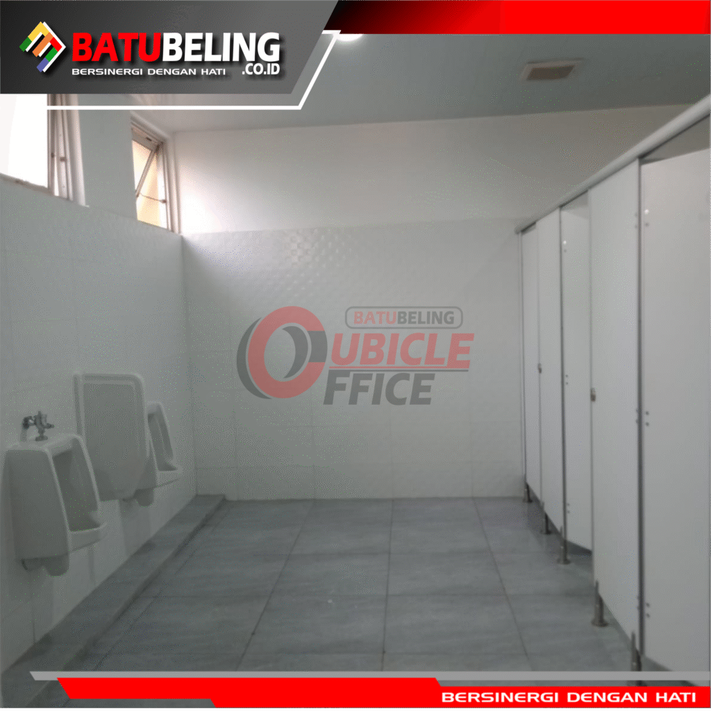 cubicle toilet putih